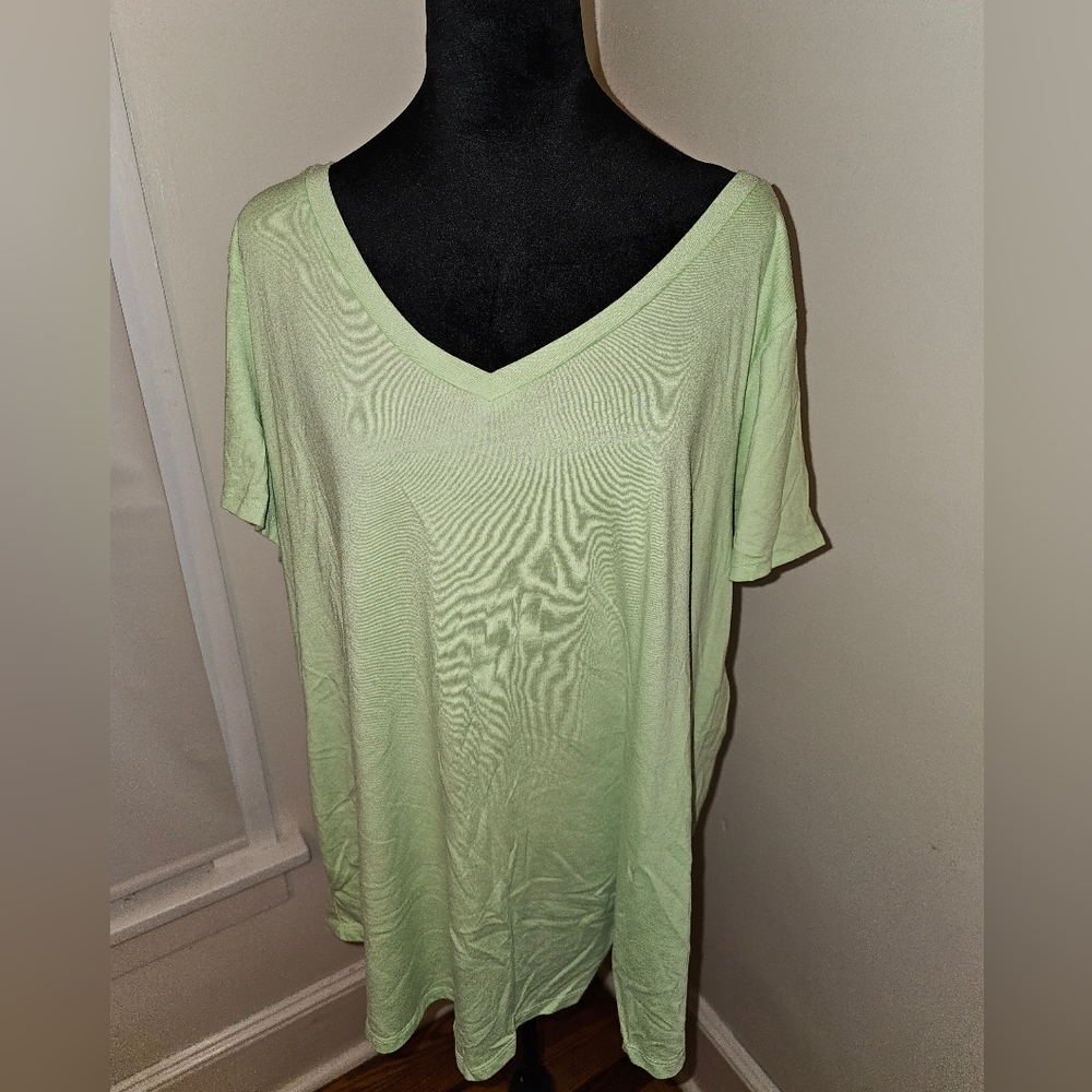 Torrid girlfriend v neck size 3 bright green